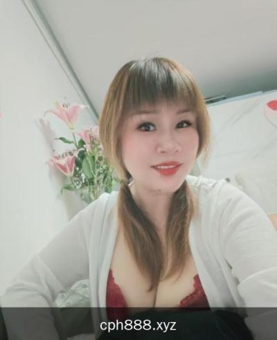 白云爆乳美少妇