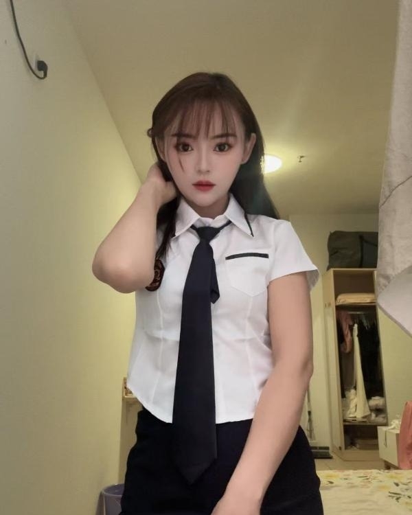 白云嫩妹婷婷