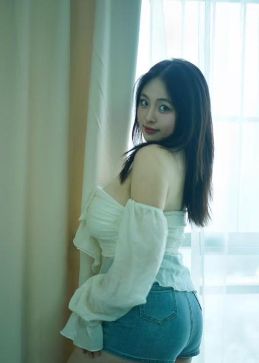 美乳巨臀莎莎